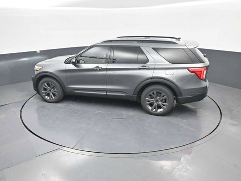 Used 2024 Ford Explorer XLT w/ Equipment Group 202A AWD/4WD image 39