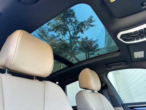 New 2026 Porsche Macan image 18