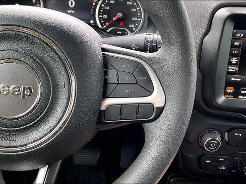 Used 2023 Jeep Renegade Latitude AWD/4WD image 18