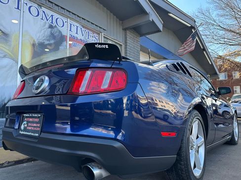 Used 2010 Ford Mustang GT image 3
