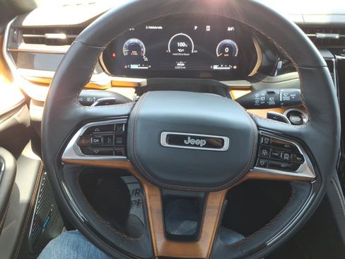 Used 2023 Jeep Grand Cherokee L Summit AWD/4WD image 25