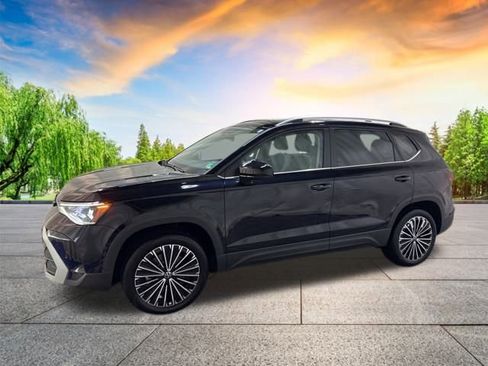 Certified 2025 Volkswagen Taos SE w/ Panoramic Sunroof Package image 7