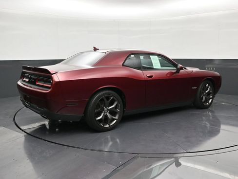 Used 2018 Dodge Challenger SXT Plus RWD image 5