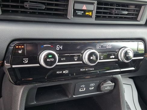 Used 2025 Honda Pilot Sport image 15