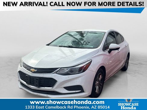 Used 2017 Chevrolet Cruze LT w/ Convenience Package image 1