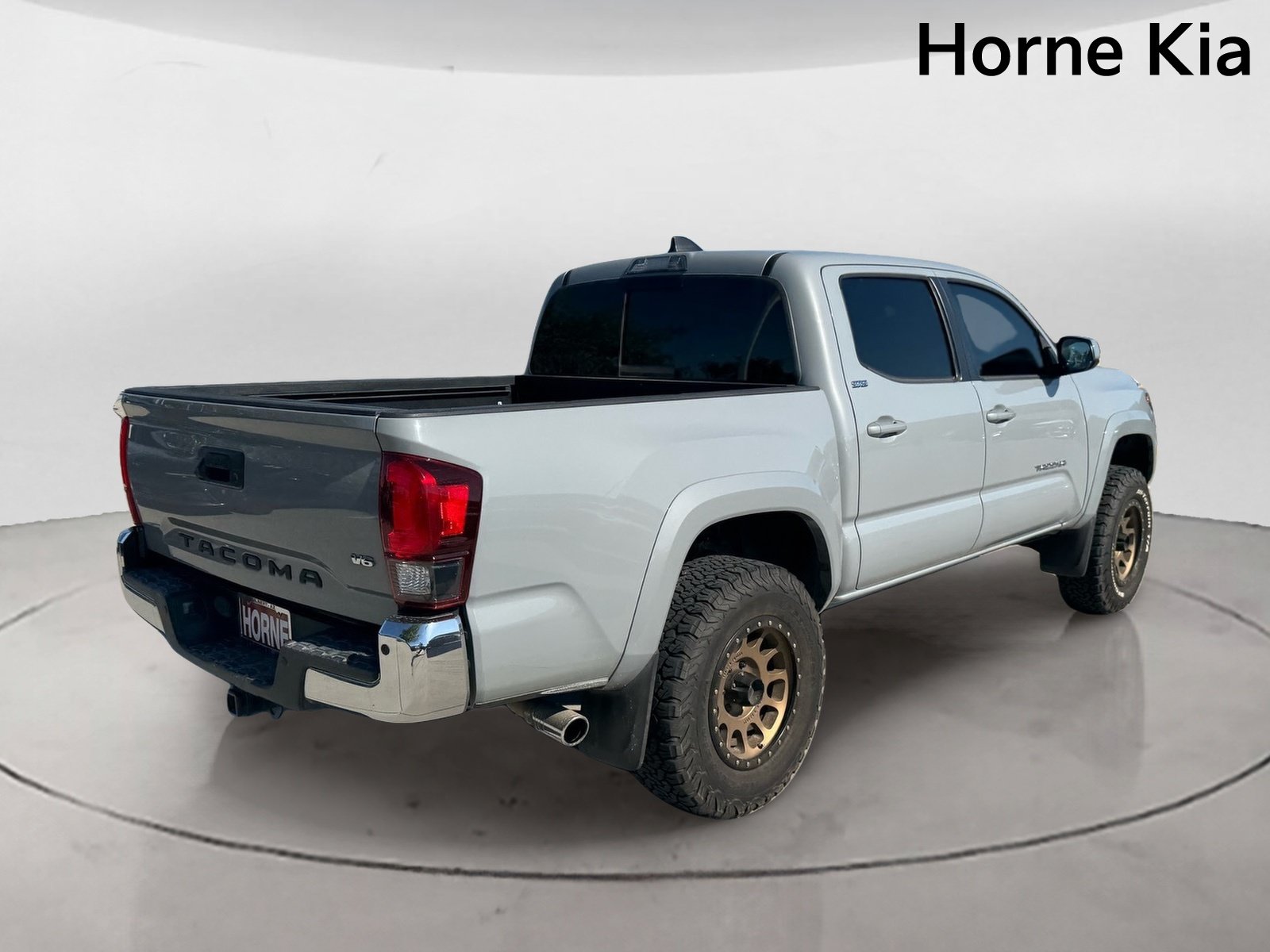 Used 2020 Toyota Tacoma SR5 RWD image 4