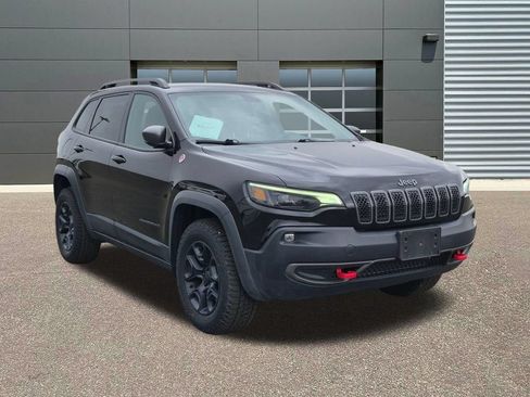 Used 2020 Jeep Cherokee Trailhawk w/ Cold Weather Group AWD/4WD image 3