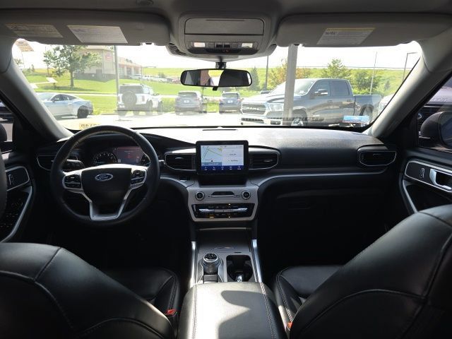 Used 2023 Ford Explorer XLT w/ Equipment Group 202A AWD/4WD image 14