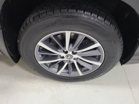 Used 2018 Toyota Highlander XLE AWD/4WD image 41