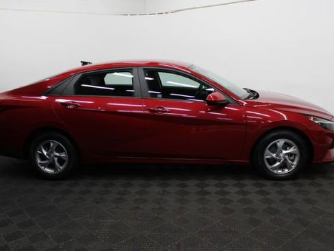 Used 2021 Hyundai Elantra SE w/ Cargo Package image 4