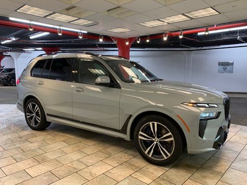 Used 2023 BMW X7 xDrive40i w/ M Sport Package AWD/4WD image 5
