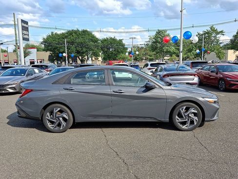 Used 2025 Hyundai Elantra SEL FWD image 8