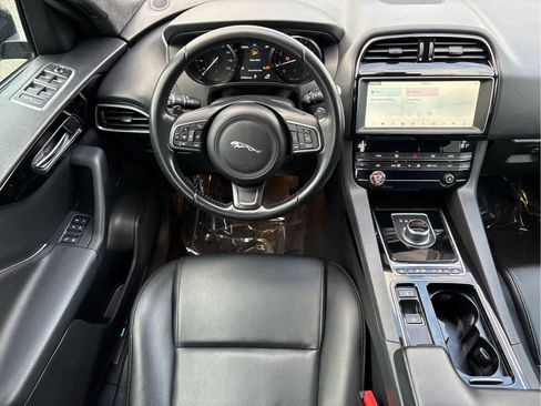 Used 2020 Jaguar F-PACE Premium image 13