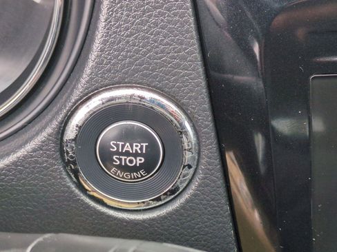 Used 2017 Nissan Rogue SV AWD/4WD image 16