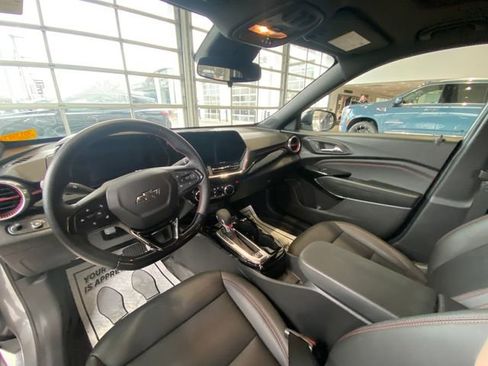 Used 2024 Chevrolet Trax RS w/ Sunroof Package image 14