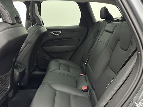 Used 2020 Volvo XC60 T5 Momentum image 28