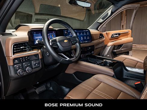 Used 2025 Chevrolet Suburban High Country image 12