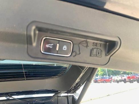 Used 2024 Ford Explorer XLT w/ Equipment Group 202A image 19