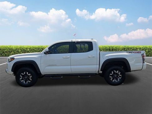 Used 2020 Toyota Tacoma TRD Off-Road w/ TRD Premium Off Road Package AWD/4WD image 7