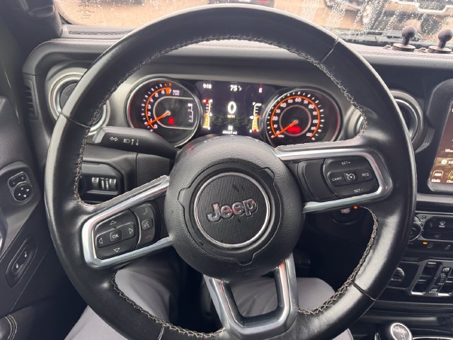Used 2022 Jeep Gladiator Overland w/ Trailer Tow Package AWD/4WD image 14