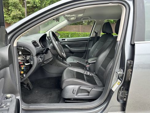 Used 2010 Volkswagen Jetta TDI image 4