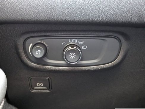 Used 2024 GMC Terrain SLE image 25