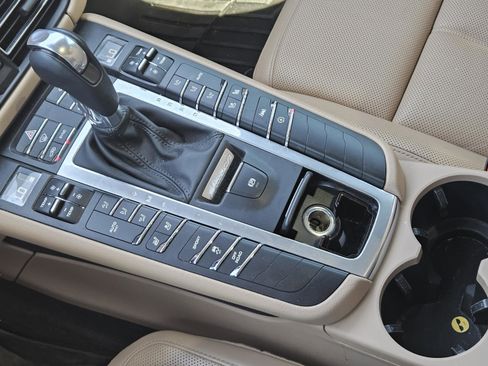 Certified 2021 Porsche Macan S image 17