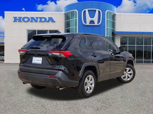Used 2023 Toyota RAV4 LE FWD image 3