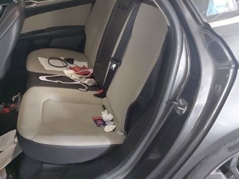 Used 2019 Ford Fusion SE w/ Equipment Group 151A FWD image 6