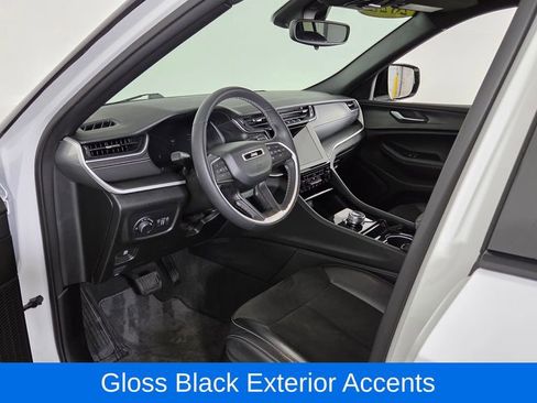 Used 2023 Jeep Grand Cherokee Altitude image 15