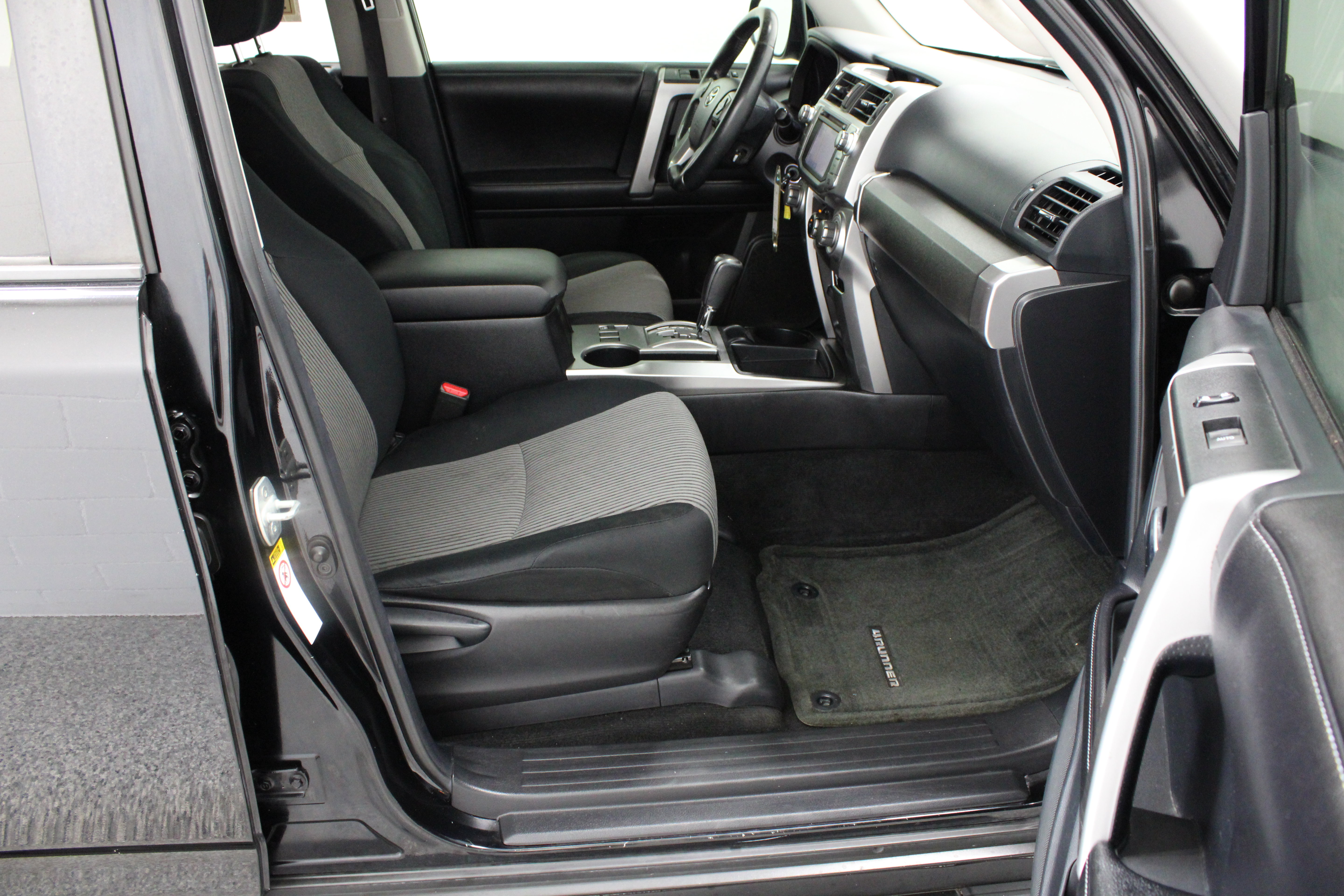 Used 2015 Toyota 4Runner SR5 RWD image 34