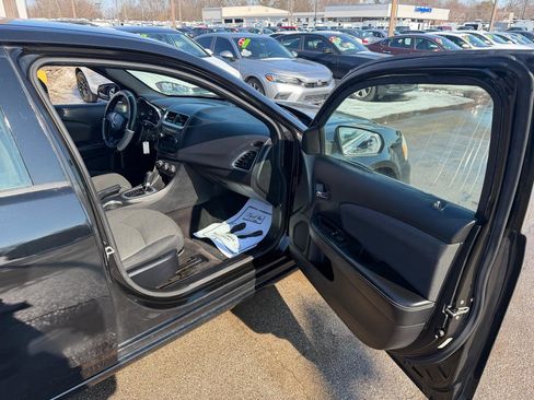 Used 2012 Dodge Avenger SE image 13