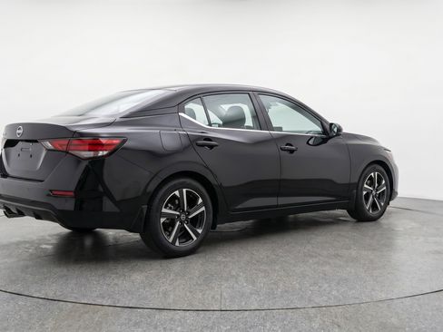 Used 2025 Nissan Sentra SV FWD image 9