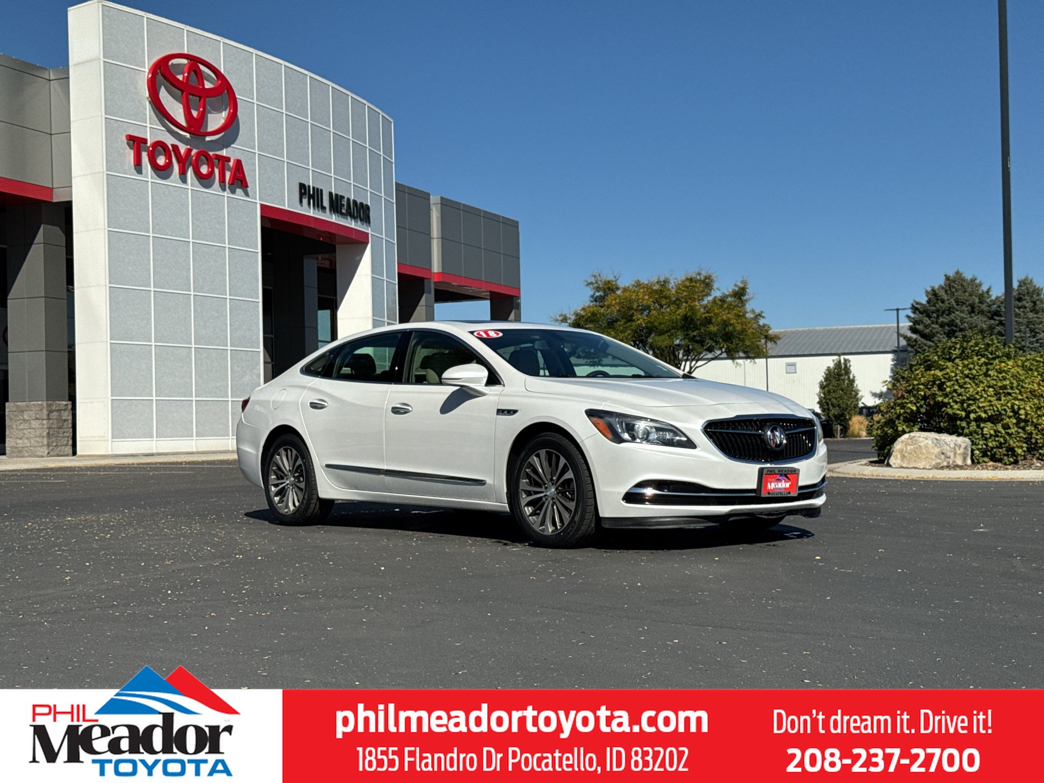 Used 2018 Buick LaCrosse Essence w/ Sun and Shade Package FWD image 1