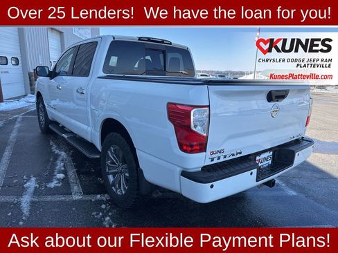 Used 2018 Nissan Titan SV w/ SV Convenience Package image 6