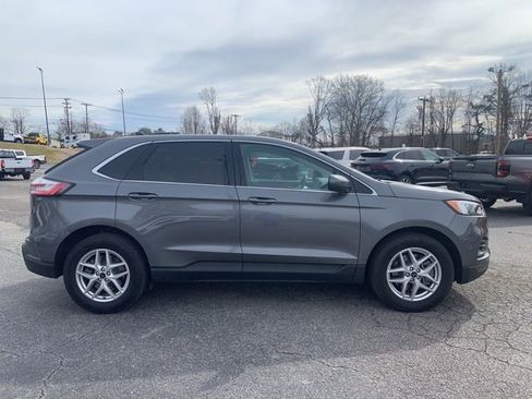 Used 2024 Ford Edge SEL image 9