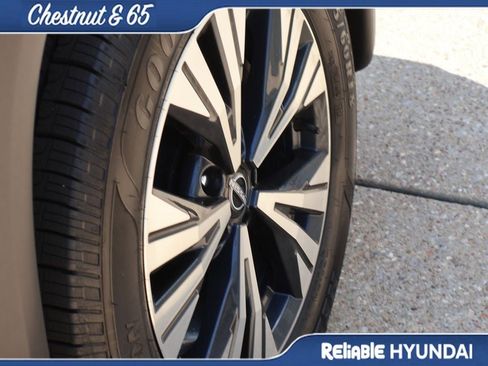 Used 2023 Nissan Rogue SV AWD/4WD image 38
