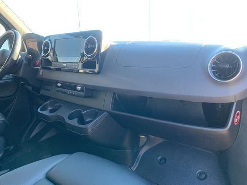 Used 2020 Mercedes-Benz Sprinter 2500 image 17