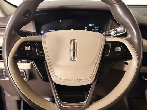 Used 2023 Lincoln Aviator Reserve w/ Equipment Group 201A RWD image 3