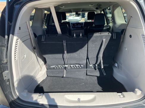 Used 2023 Chrysler Pacifica Touring-L image 34