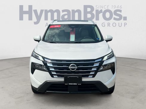 Certified 2024 Nissan Rogue SV w/ SV Premium Package AWD/4WD image 9