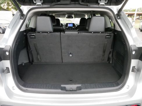 Certified 2024 Toyota Highlander XLE image 18