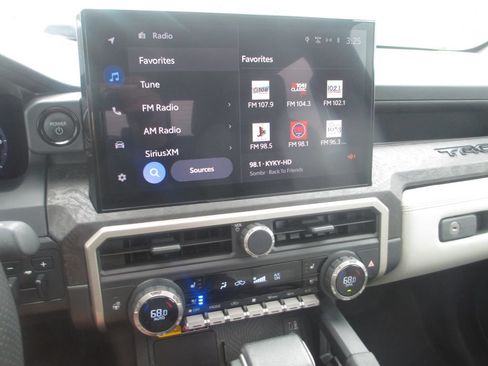 Used 2024 Toyota Tacoma Limited AWD/4WD image 30