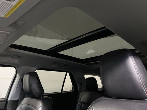 Used 2020 Ford Explorer XLT w/ Equipment Group 202A image 24