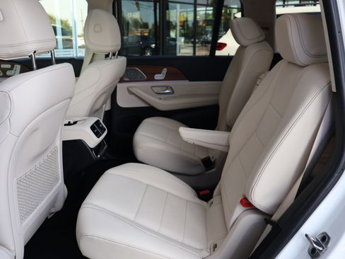 Certified 2025 Mercedes-Benz GLS 450 4MATIC image 17