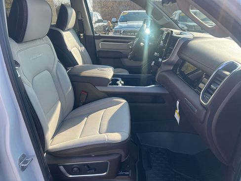 New 2026 RAM 1500 Laramie AWD/4WD image 22