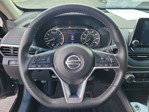 Used 2022 Nissan Altima 2.5 SR w/ Midnight Edition Package FWD image 19