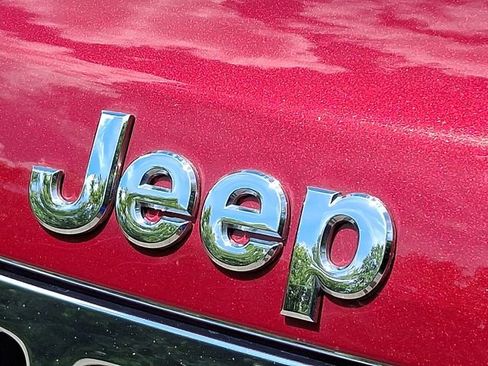 Used 2012 Jeep Grand Cherokee Laredo AWD/4WD image 29