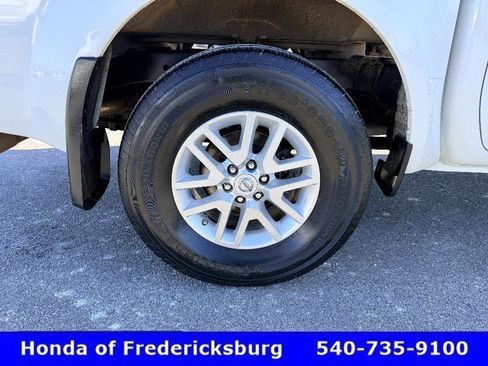 Used 2018 Nissan Frontier SV image 12