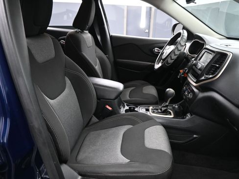 Used 2016 Jeep Cherokee Sport image 14